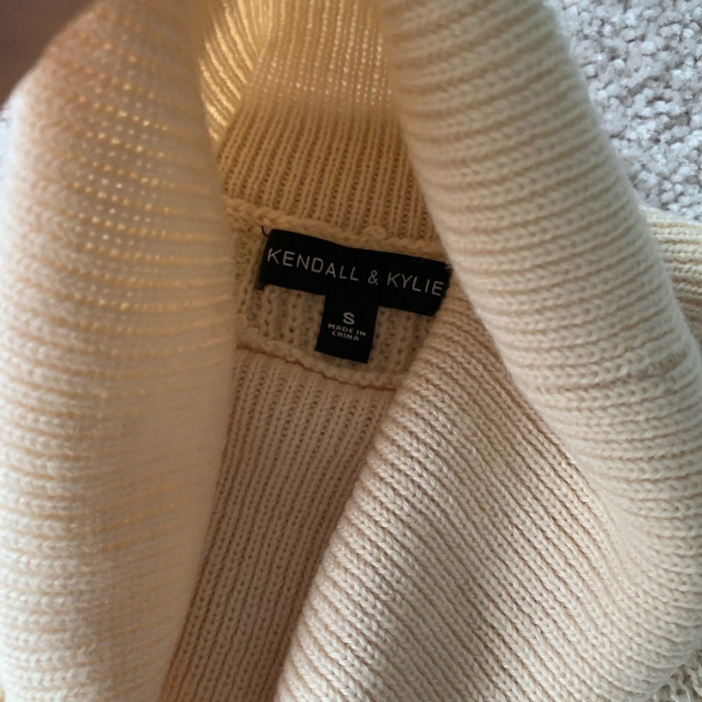 Sweater - Picture 4 of 4